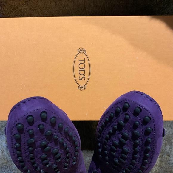 Tod’s Suede Fringe Loafers - Picture 11 of 12